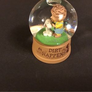 RARE Hallmark Peanuts Pigpen Snoopy Dirt Happens Snow Globe 2010 Pre Owned